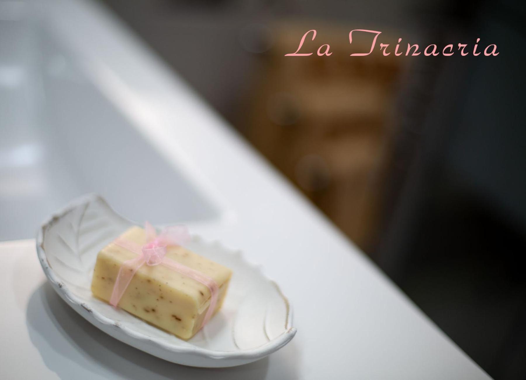 La Trinacria Bed and Breakfast Terrasini Exteriör bild
